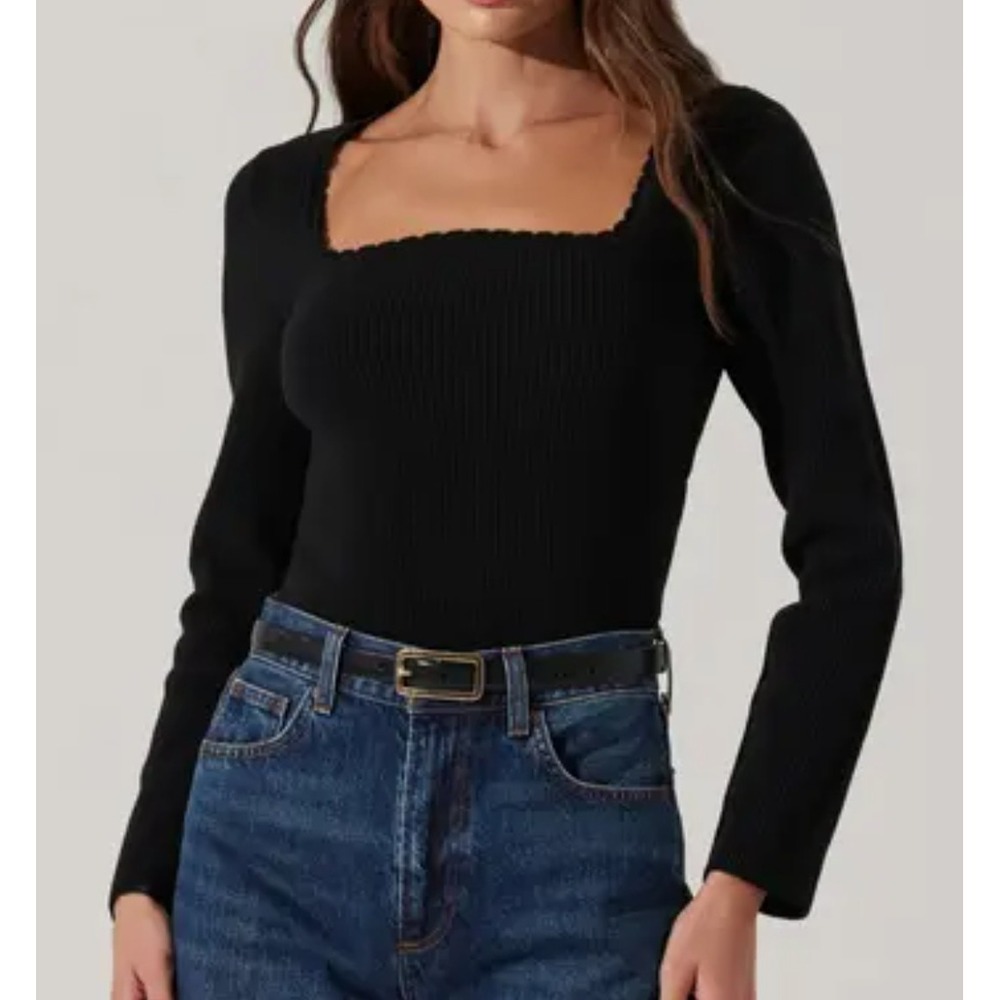 ASTR The Label Scallop Trim Rib Top Medium M Black Ribbed Long Sleeve Shirt Knit
